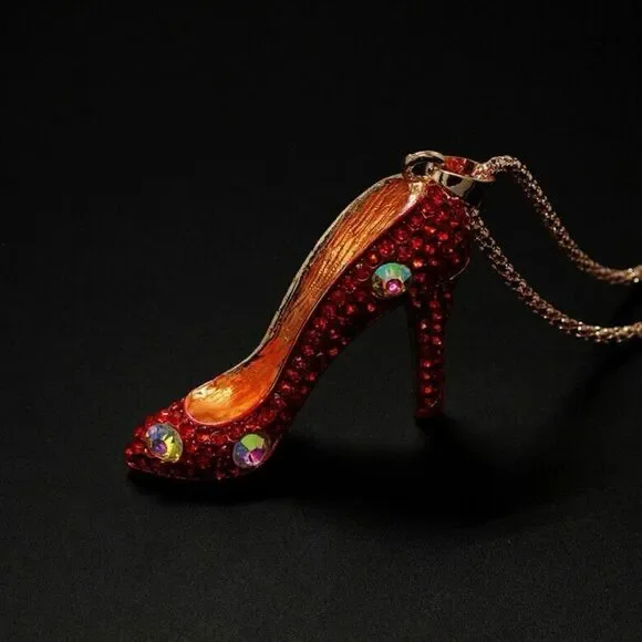 ♥️ Betsey Johnson NEW stunning ruby red glistening crystal pendant necklace ♥️ - Picture 2 of 5